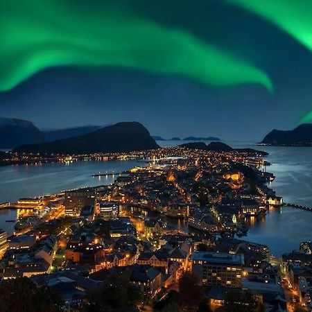 Charming Apartment In Alesund Center With Free Parking Eksteriør billede